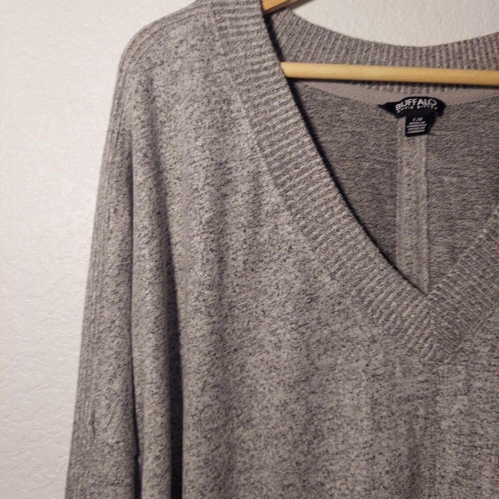 Buffalo David Bitton Gray V-Neck Sweater Soft Knit Pullover Classic Minimalist L - Picture 4 of 9